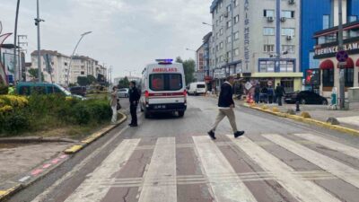 Kocaeli’nin Derince ilçesinde otomobilin çaptığı yaya, yaralanarak hastaneye kaldırıldı. Kaza,