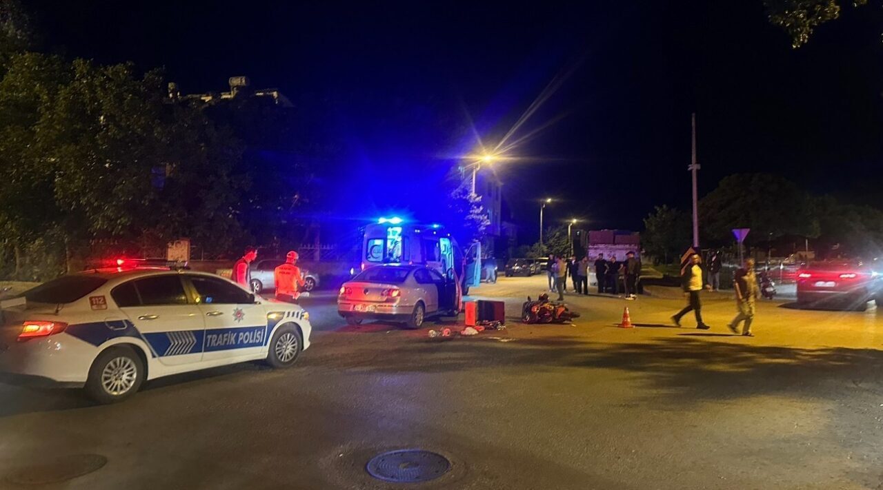 Erzincan’da otomobille çarpışan motosiklet sürücüsü yaralandı. Kaza, Erzincan İnönü Mahallesi