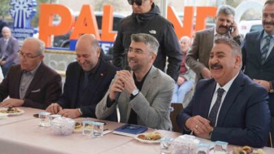 Erzurum’un Palandöken ilçesinde “Vatandaş Soruyor, Başkan Cevaplıyor” programı çerçevesinde AK