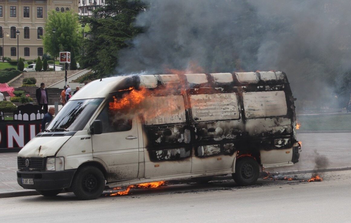 Kastamonu’da bir sürücü, polis ekibinin işlem yapmak istediği haciz yakalamalı