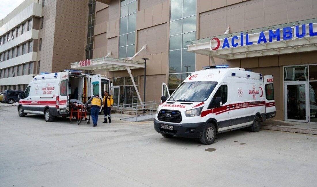 Erzincan’da motosikletin refüje çarpması sonucu meydana gelen trafik kazasında yaralı