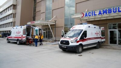 Erzincan’da motosikletin refüje çarpması sonucu meydana gelen trafik kazasında yaralı