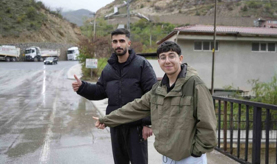 Gümüşhane’de kaldıkları öğrenci yurduna gitmek için otostop çekerken bindikleri aracı