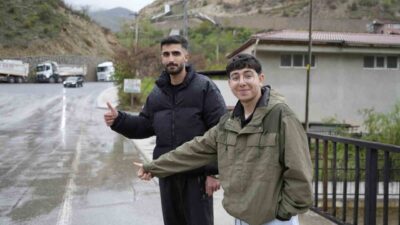 Gümüşhane’de kaldıkları öğrenci yurduna gitmek için otostop çekerken bindikleri aracı