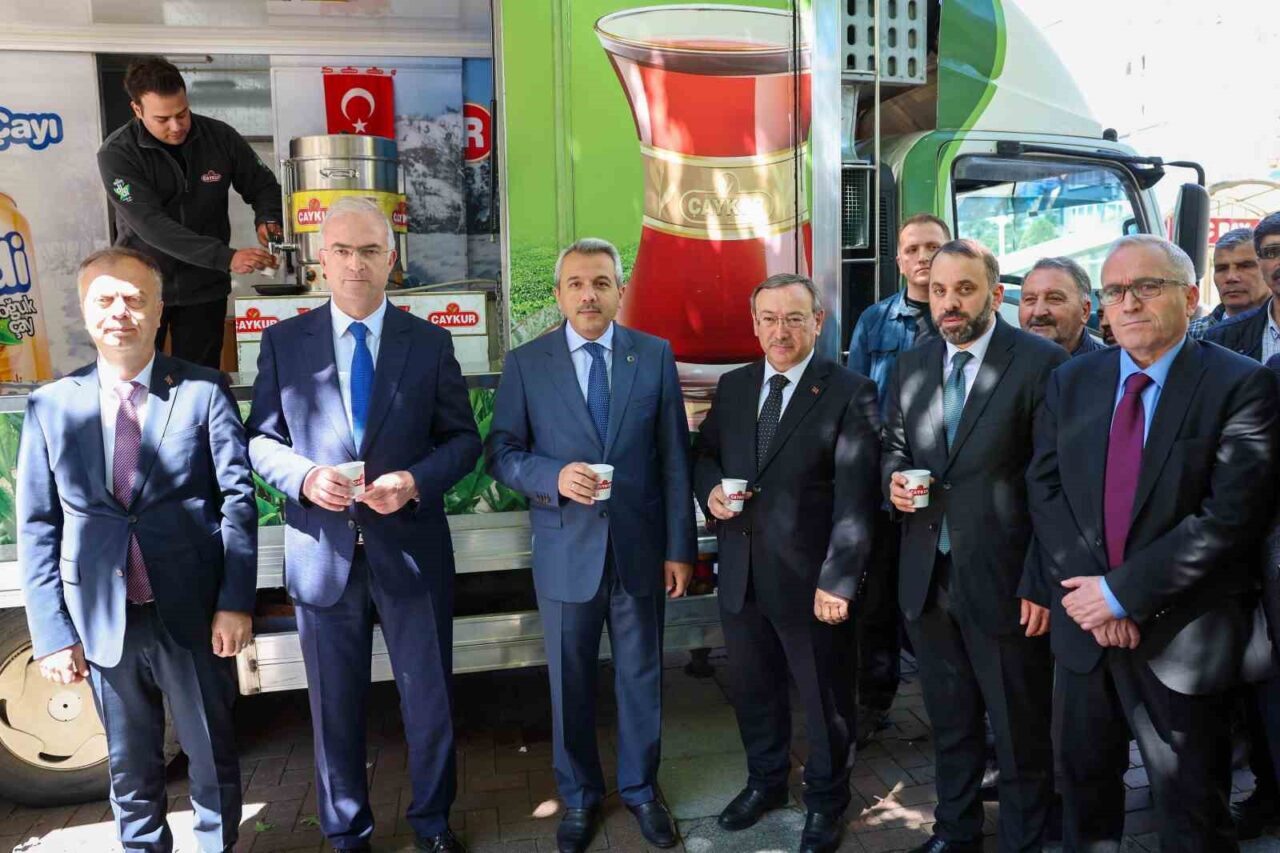 2025 yılı yaş çay kampanyası hakkında açıklama yapan Rize Valisi