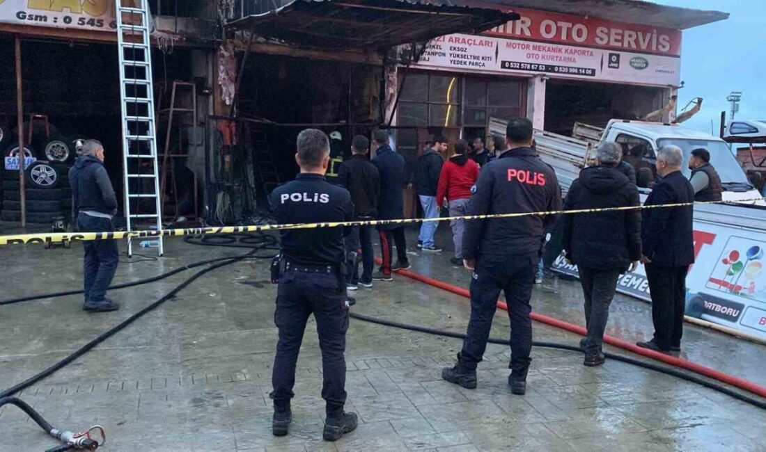 Rize’de oto döşeme atölyesinde çıkan yangın itfaiye ekipleri tarafından söndürülürken,