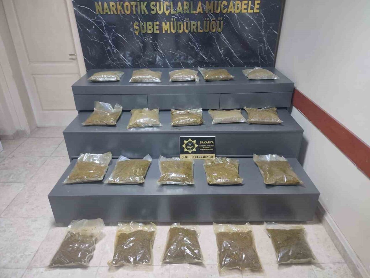 Sakarya’nın Sapanca ilçesinde polis ekiplerince yapılan uyuşturucu operasyonunda 18 kilo