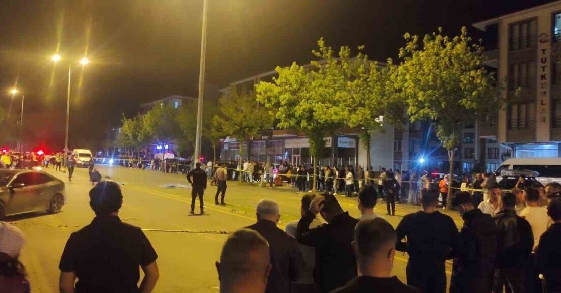 Sakarya’nın Hendek ilçesinde cadde üzerinden yolun karşısına geçmeye çalışırken bir