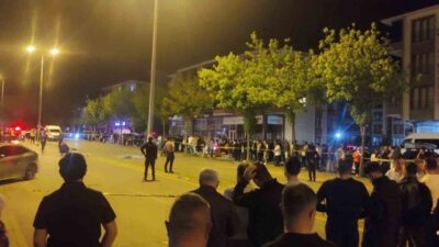 Sakarya’nın Hendek ilçesinde cadde üzerinden yolun karşısına geçmeye çalışırken bir