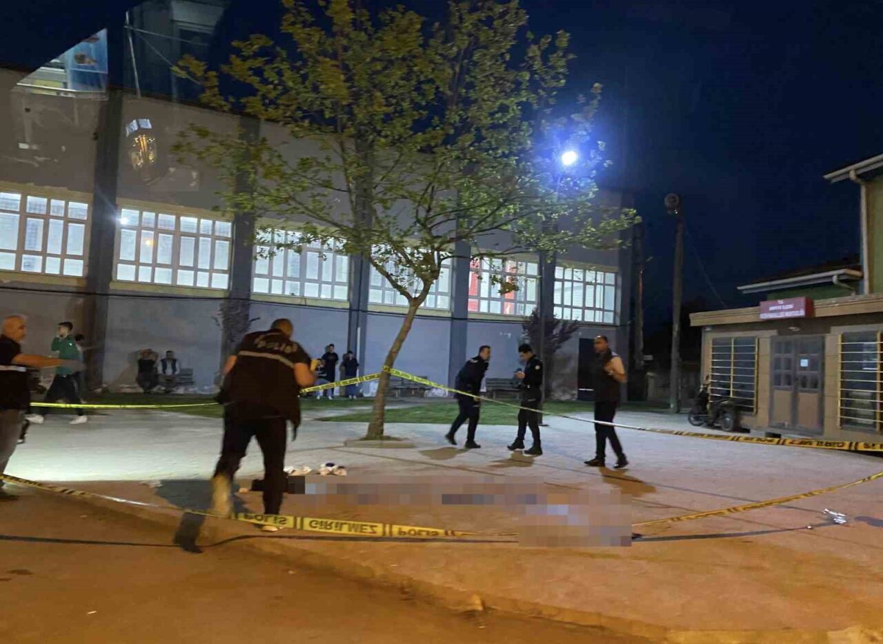 Sakarya’nın Arifiye ilçesinde küfür sebebiyle çıktığı iddia edilen kavgada 15