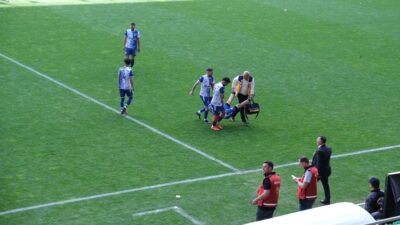 Erzincan 1. Amatör Küme play-off final maçında sedye olmayınca sakatlanan