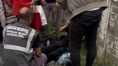 Sakarya’nın Serdivan ilçesinde Serdivan Belediyesi’ne ait çöp kamyonu ile çarpışan