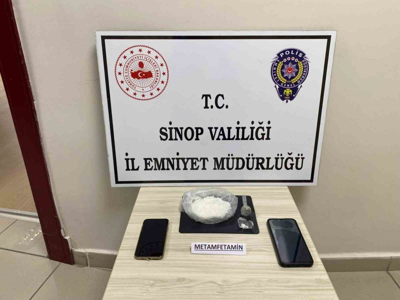 Sinop’ta polis ekiplerince düzenlenen uyuşturucu operasyonunda 71,9 gram metamfetamin maddesi