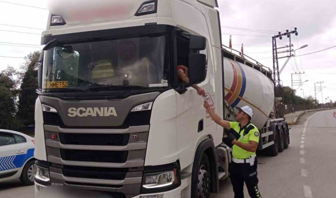 Sinop’ta ağır tonajlı araç sürücülerine uyarılar Sinop Valiliği, şehir genelinde trafikte seyreden ağır tonajlı araçlar ve