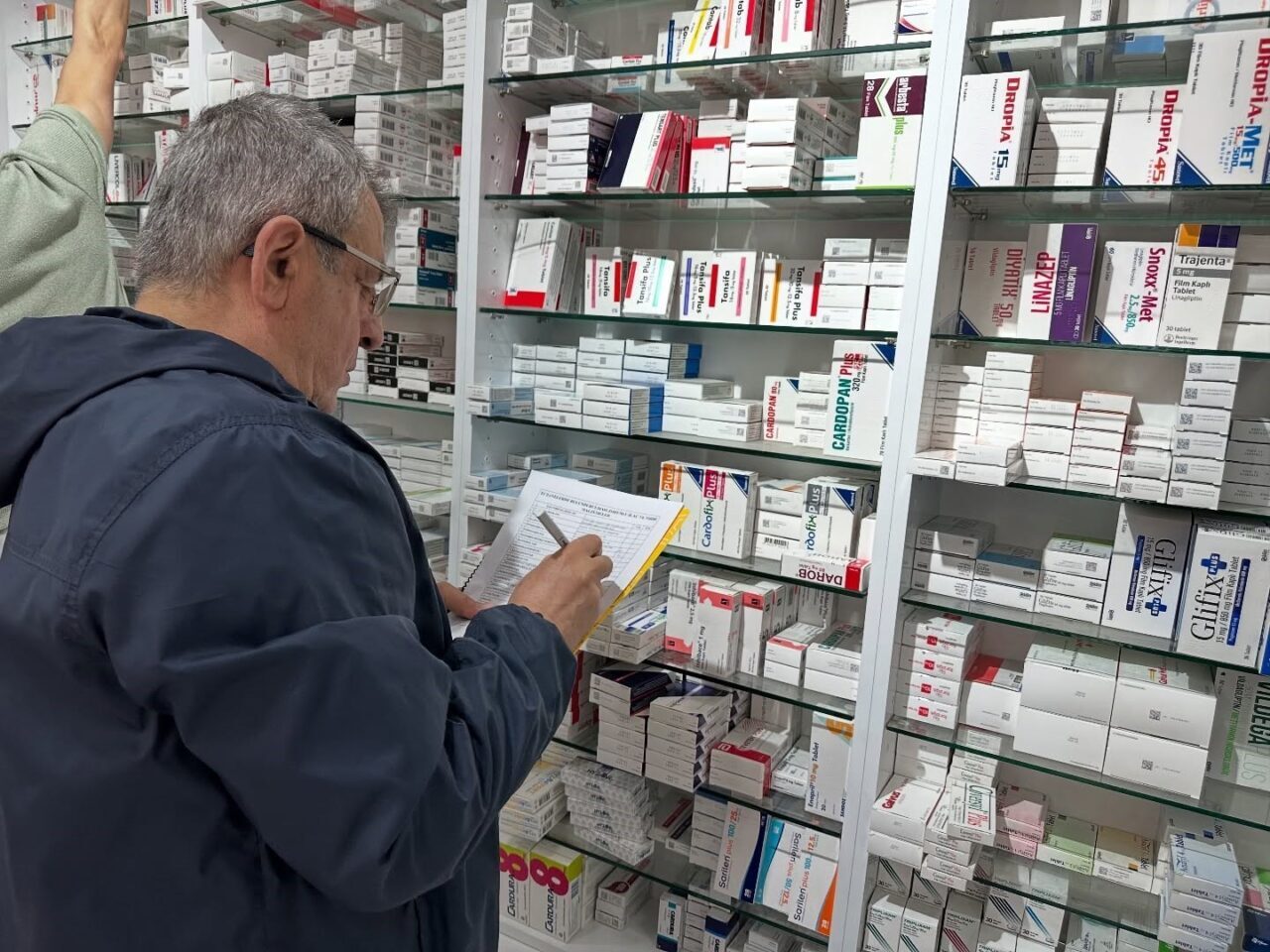 Sinop İl Sağlık Müdürlüğü tarafından kent genelinde faaliyet gösteren eczanelerde