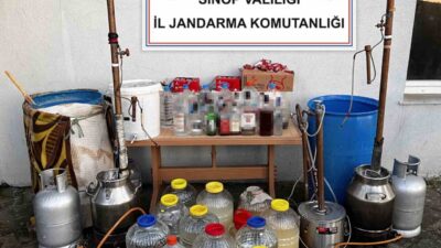Sinop’ta jandarma ekiplerinin düzenlediği operasyonda kaçak alkol üretimi yapılan bir