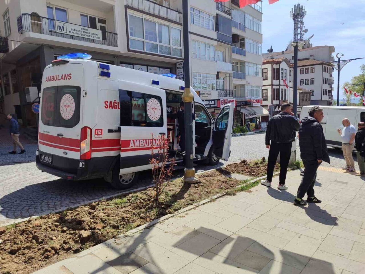 Sinop’ta meydana gelen trafik kazasında motosiklet ile hafif ticari araç