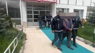 Sivas İl Emniyet Müdürlüğü ekipleri, 9 kaçak göçmen ve kaçak