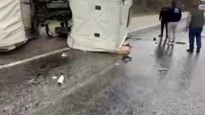 Sivas’ın Suşehri ilçesinde sağanak yağış nedeniyle kaygan zeminde kontrolden çıkan