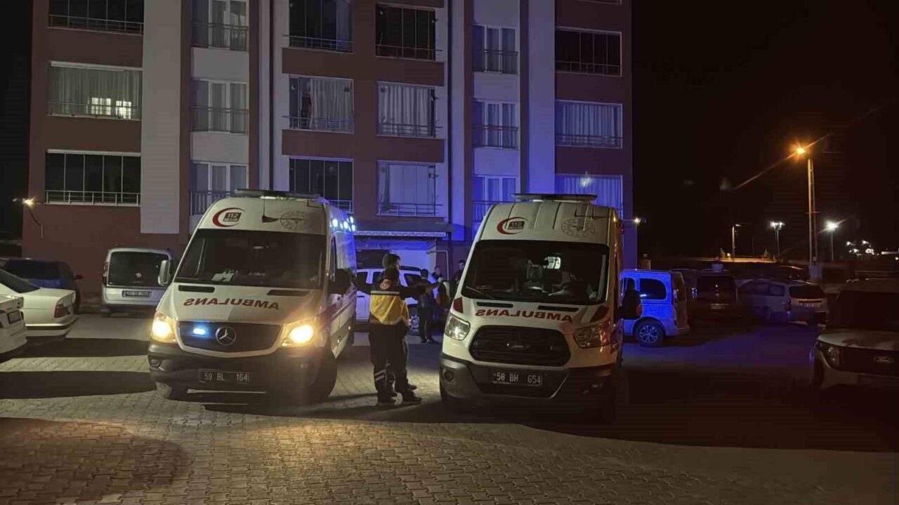 Sivas’ta iki kardeş evlerinde boğazları kesilerek öldürülmüş olarak bulundu. Edinilen