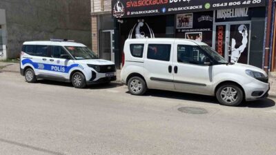 Evinden yayılan kötü kokular üzerine komşuları ihbarda bulundu, eve giren