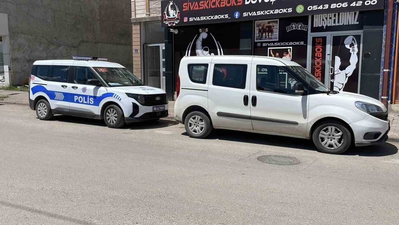 Evinden yayılan kötü kokular üzerine komşuları ihbarda bulundu, eve giren