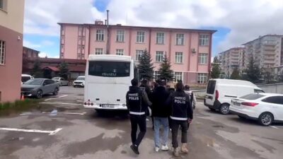 Sivas’ta uyuşturucu tacirlerine yönelik düzenlenen operasyonda gözaltına alının 15 kişiden