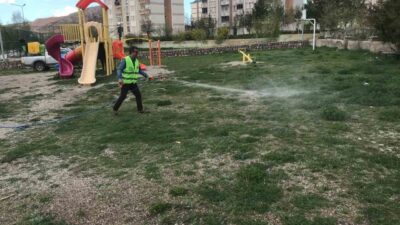 Bayburt Belediyesi sivrisinek ve haşerelere karşı ilaçlama çalışması gerçekleştiriyor. Bayburt