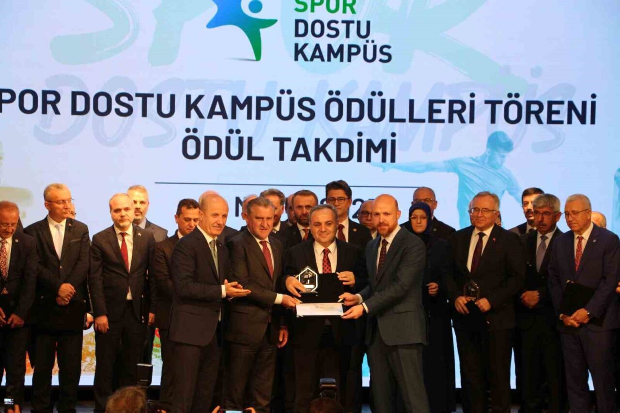 YÖK’ün Spor Dostu Kampüs Projesi’nin sertifika takdim töreni Rize’de Gençlik