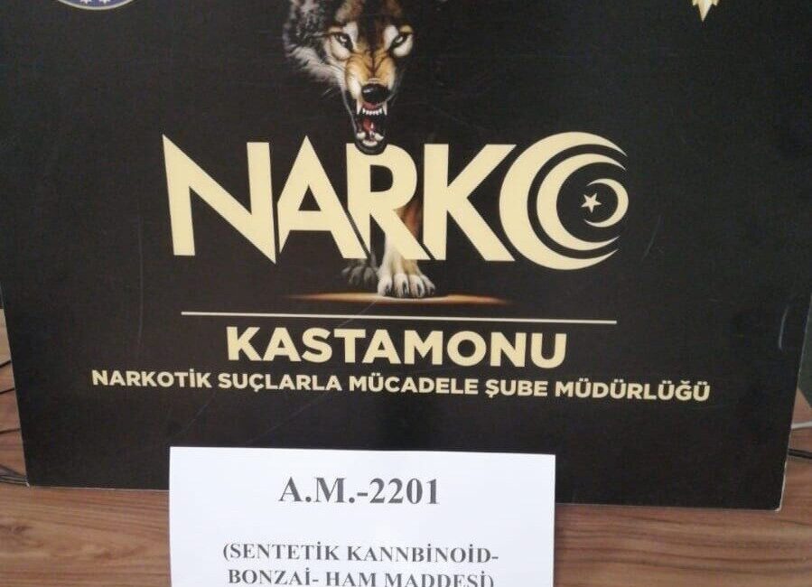 Kastamonu’da polis ekipleri tarafından durdurulan araçta yapılan aramada sentetik kannabinoid