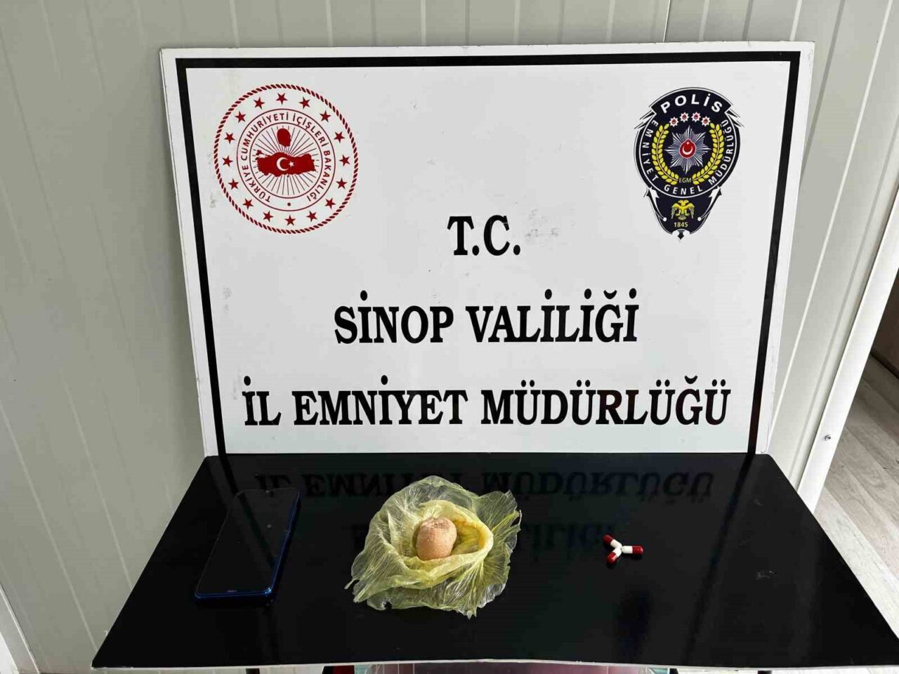 Sinop’ta durumundan şüphelenilerek durdurulan bir şahsın üzerinde yapılan aramada 48,91