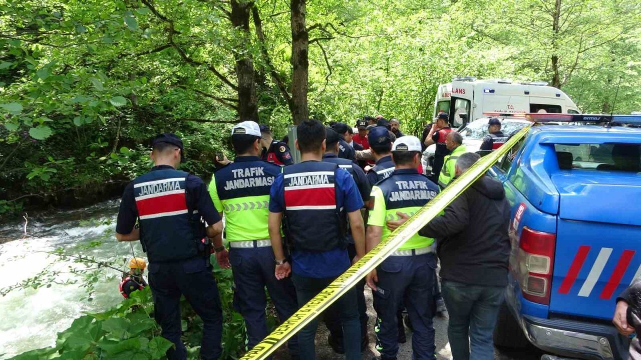 Trabzon’un Çaykara ilçesinin turizm merkezi Uzungöl’de bulunan Haldizen Deresi’ne 26