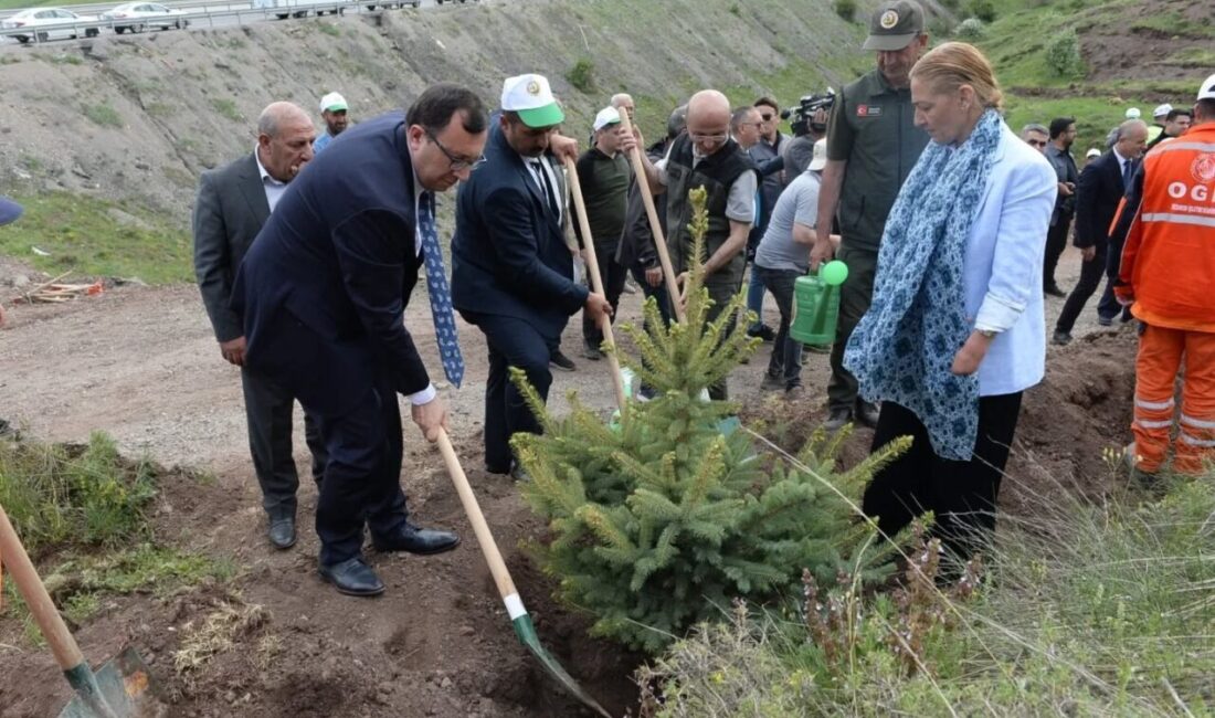 Erzurum Vali Yardımcısı Ahmet Özdemir’in katılımıyla gerçekleştirilen etkinlikte, TBMM’nin 105.