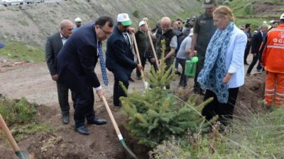 Erzurum Vali Yardımcısı Ahmet Özdemir’in katılımıyla gerçekleştirilen etkinlikte, TBMM’nin 105.