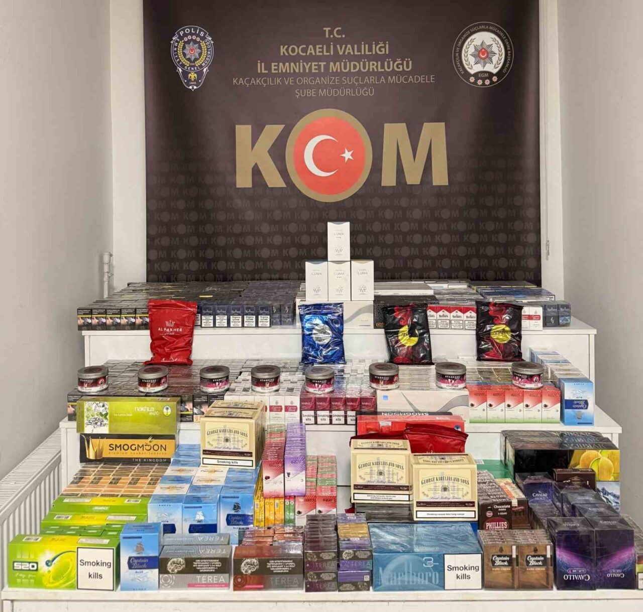 TEM otoyolu İzmit geçişinde durdurulan bir otomobilde çok sayıda kaçak
