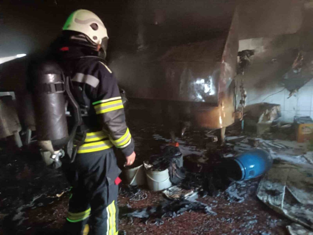 Erzurum’da toptancılar sitesinde bir işyerinde çıkan yangın korkuttu. İtfaiye ekiplerinin