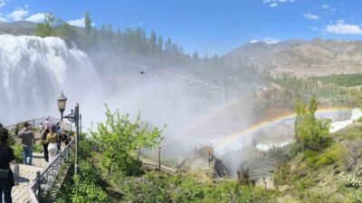Erzurum’un Uzundere ilçesinde bulunan ve dünyanın sayılı doğal şelaleleri arasında