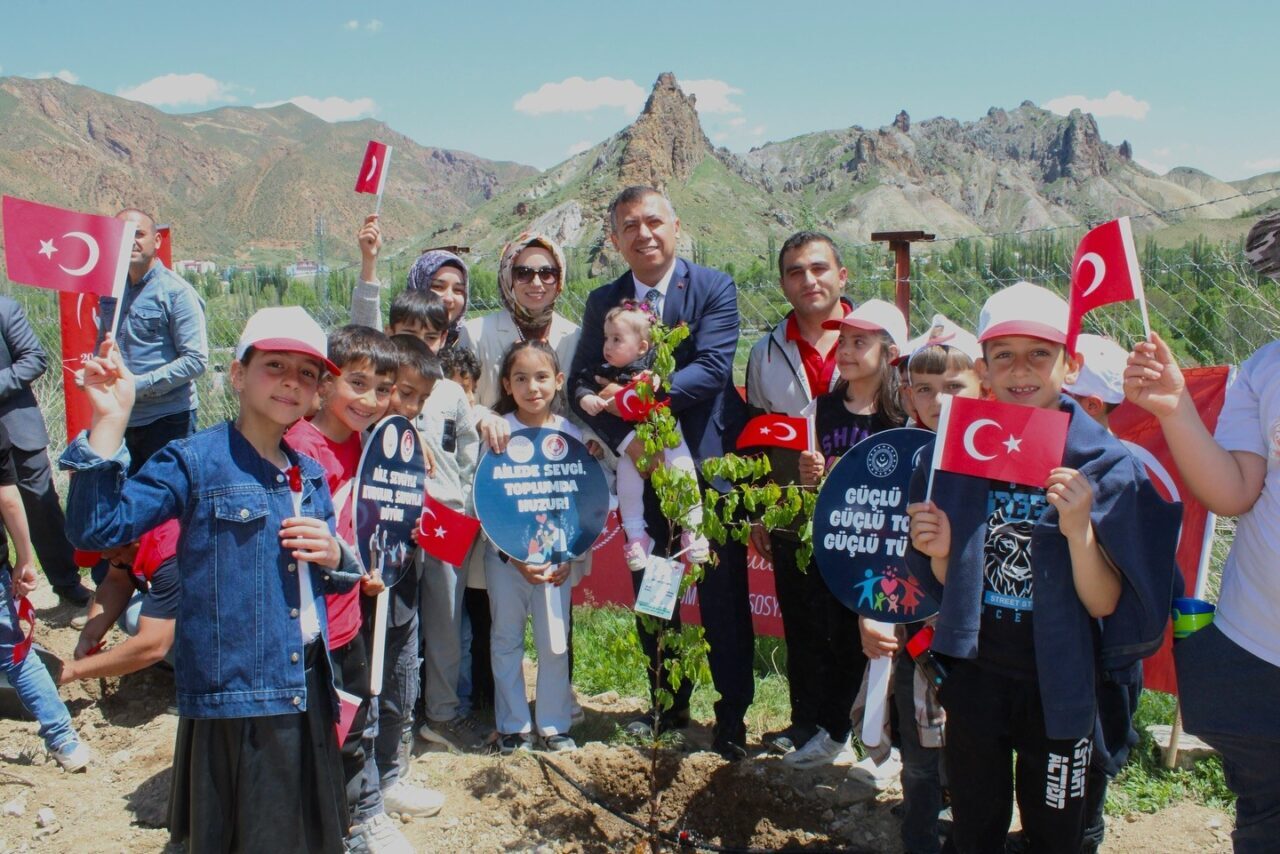 Erzurum’un Tortum ilçesinde, doğan her bebek için bir fidan dikimi