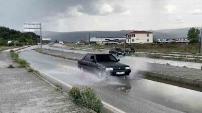 Kastamonu’nun Tosya ilçesinde etkili olan kuvvetli sağanak yağışı sebebiyle bazı