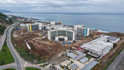 Trabzon’da Şenol Güneş Spor Kompleksi’nin yanındaki dolgu alanında yapımı süren