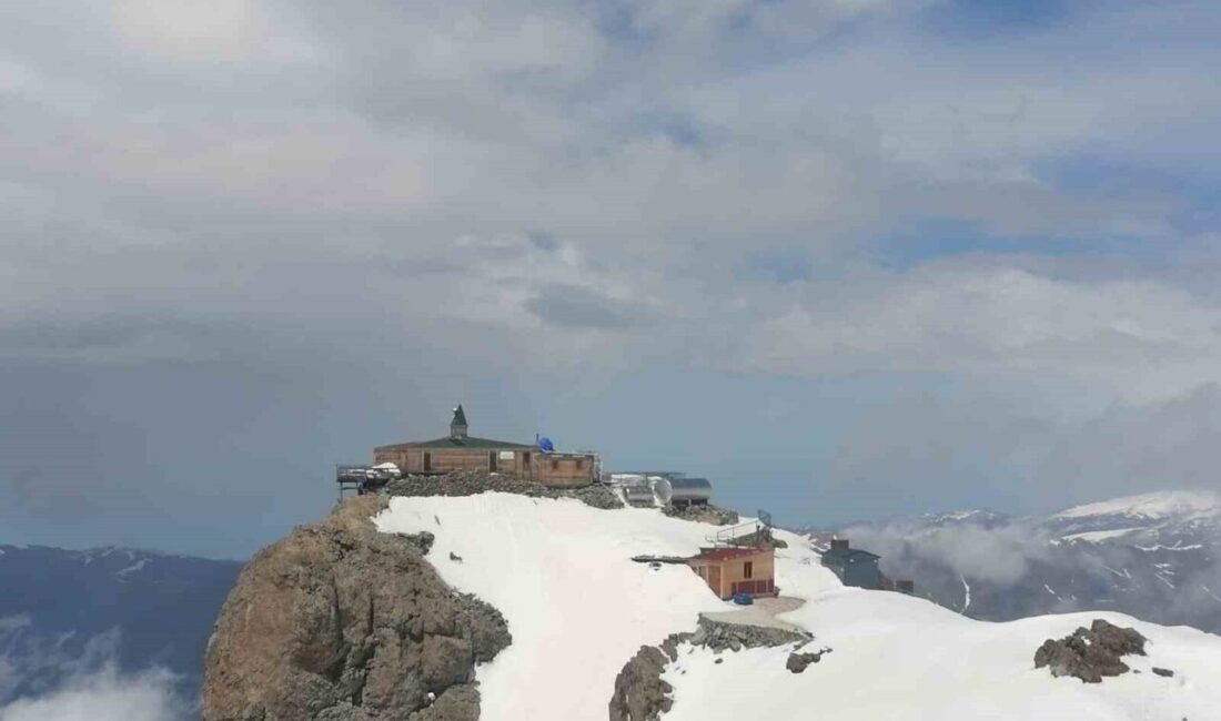 Trabzon’da Büyükşehir Belediyesi ekipleri kırsal ve yüksek rakımlı bölgelerde karla