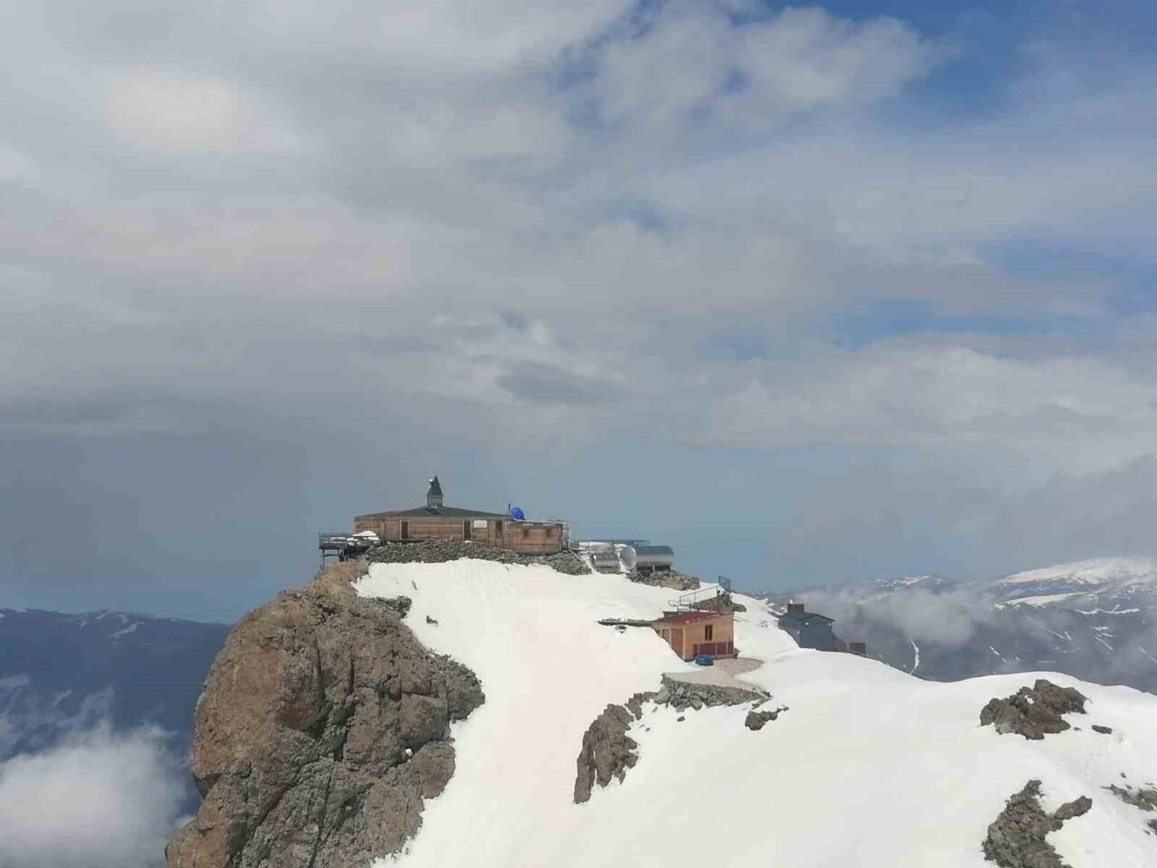 Trabzon’da Büyükşehir Belediyesi ekipleri kırsal ve yüksek rakımlı bölgelerde karla