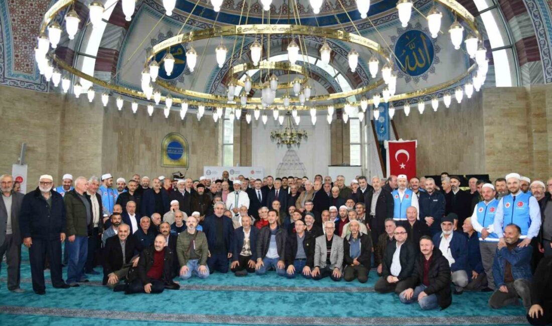 Trabzon’da hac farizasını yerine getirecek olan hacı adayları için uğurlama