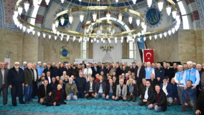 Trabzon’da hac farizasını yerine getirecek olan hacı adayları için uğurlama