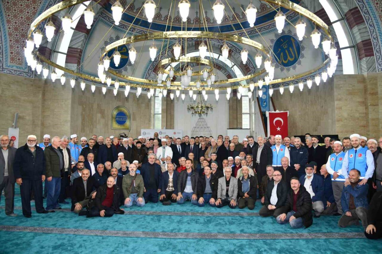 Trabzon’da hac farizasını yerine getirecek olan hacı adayları için uğurlama