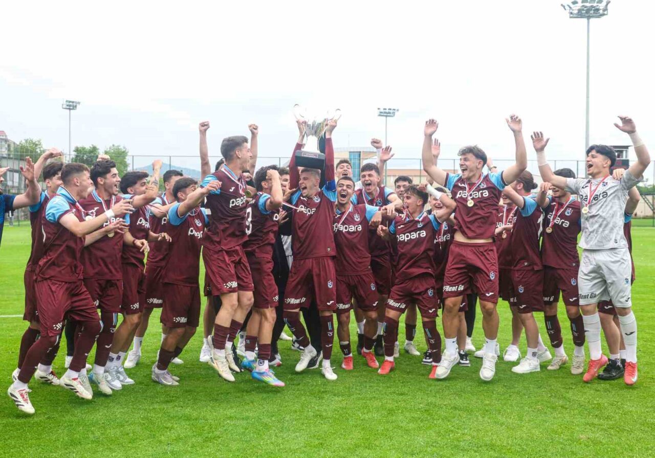 U19 Elit A Ligi’nde sezonu şampiyon olarak tamamlayan Trabzonspor U19