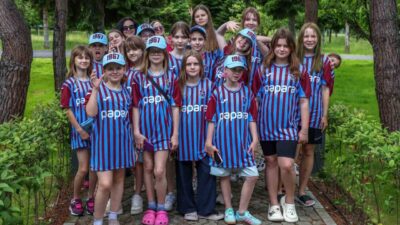 Trabzonsporlu futbolcular Zubkov, Sikan ve Batagov, Ukraynalı çocuklarla bir araya