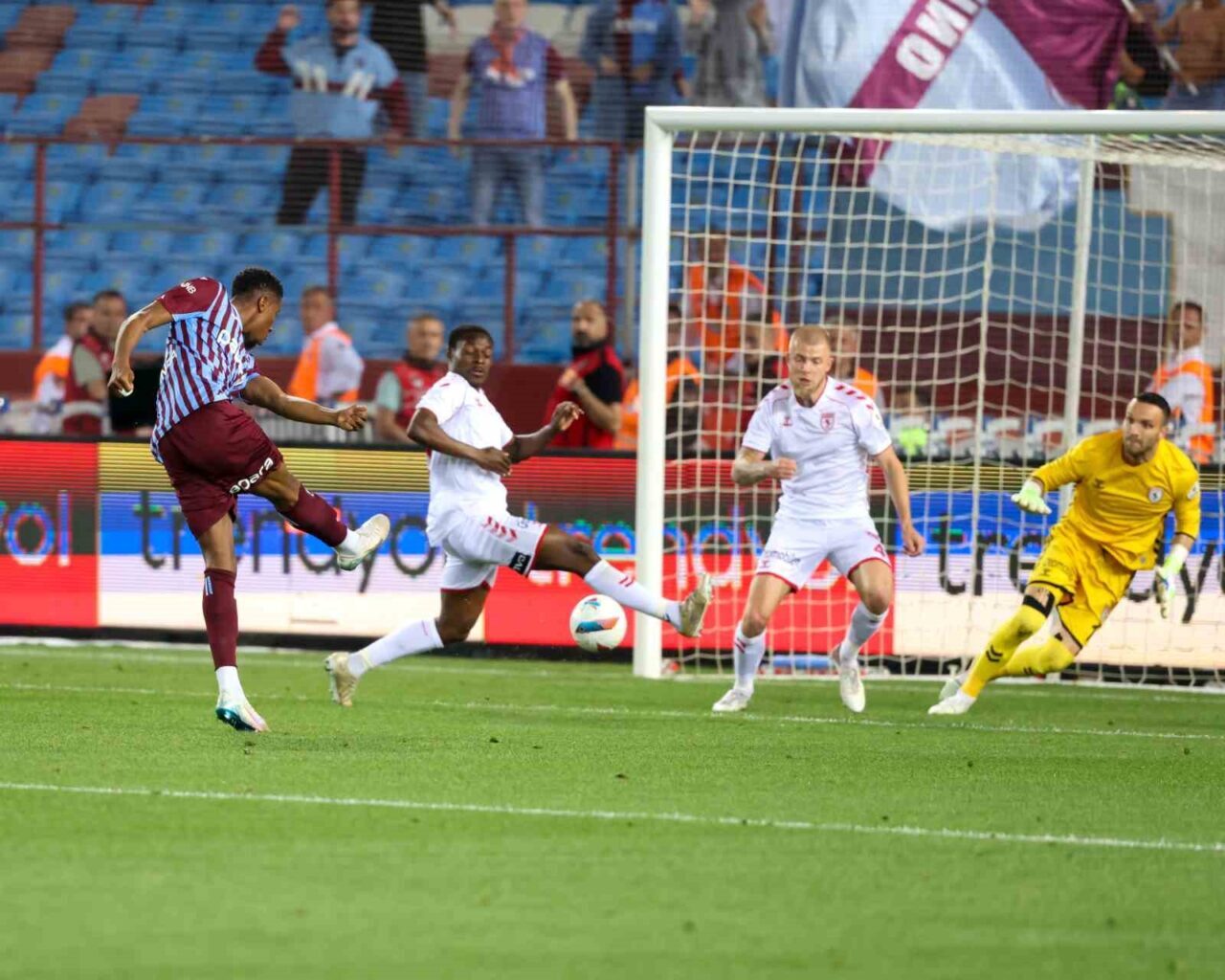 Trendyol Süper Lig’in 37. haftasında Trabzonspor, sahasında karşılaştığı Samsunspor ile