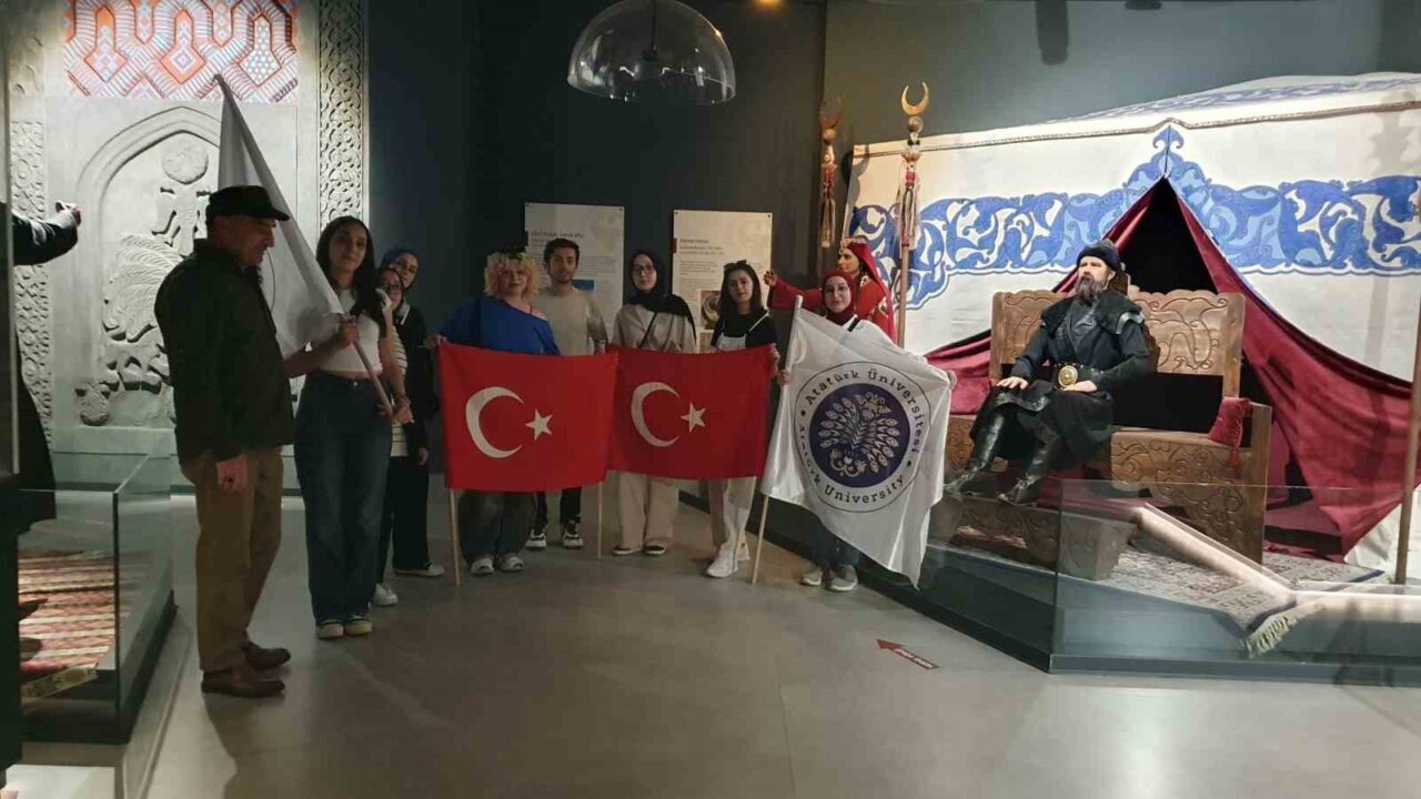 Müzeler haftası dolayısıyla Atatürk Üniversitesi Turizm Fakültesi öğrencileri Erzurum Müzesi’ni