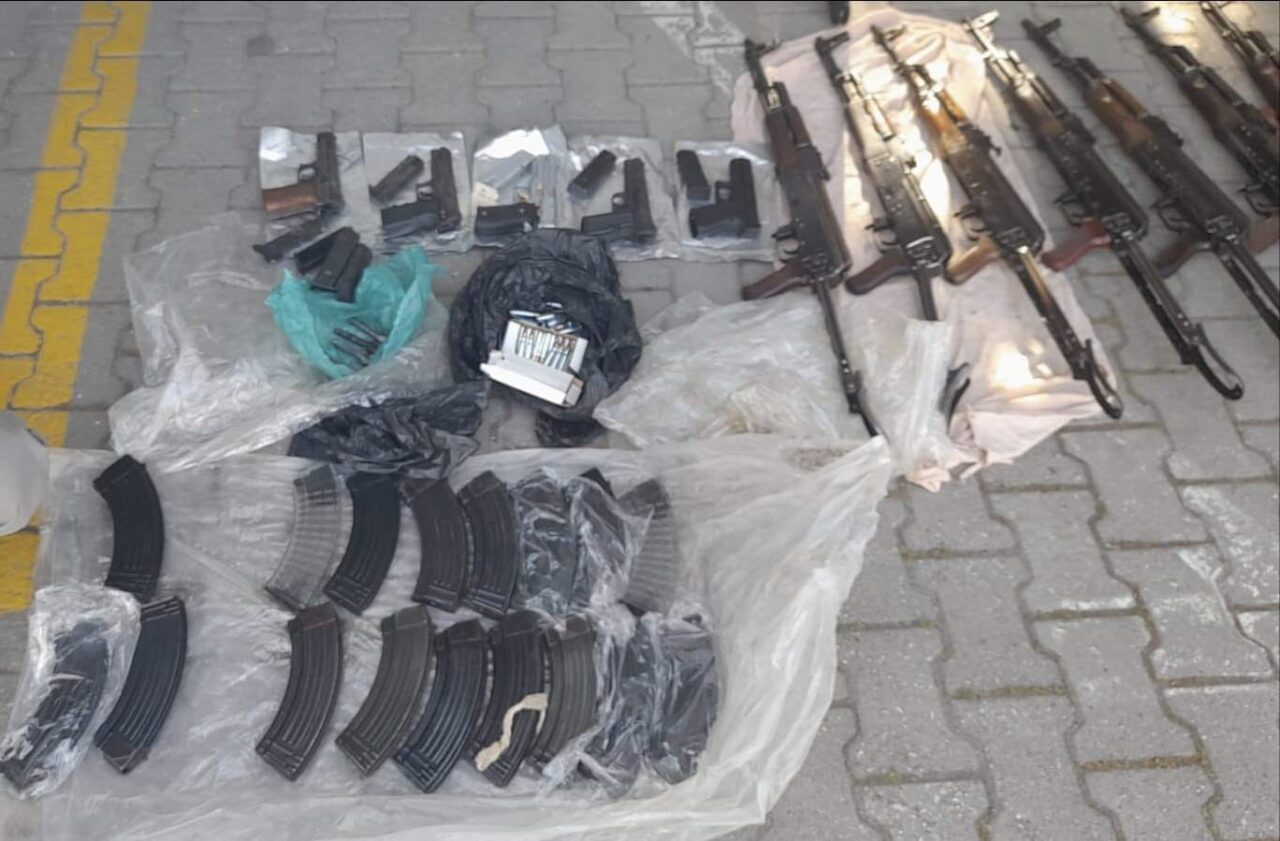 Diyarbakır’dan, İstanbul’a yola çıkan ve uyuşturucu madde taşıdığı değerlendirilerek Sakarya’da